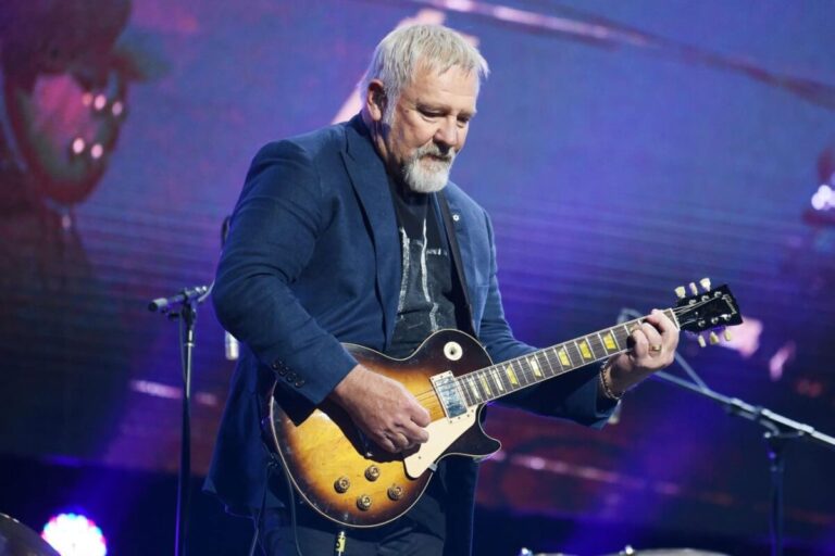 La impactante lucha de Alex Lifeson (Rush) contra un problema de salud 21 La impactante lucha de Alex Lifeson (Rush) contra un problema de salud