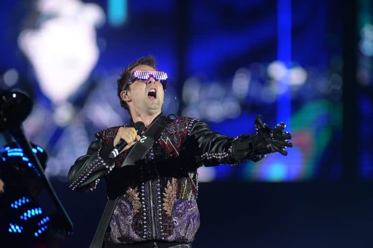 Muse lanza Unravelling justo antes de su esperado concierto en el Hellfest 2 Muse lanza Unravelling justo antes de su esperado concierto en el Hellfest