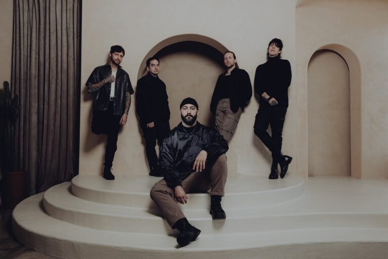 Erra sorprende con el anuncio de dos nuevos singles que llegarán en julio: ¡prepárate para Gore Of Being y Echo Sonata! 5 Erra sorprende con el anuncio de dos nuevos singles que llegarán en julio: ¡prepárate para Gore Of Being y Echo Sonata!