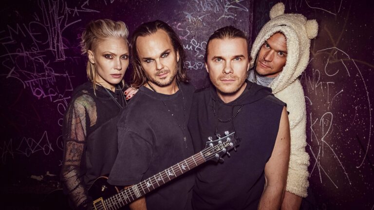 La impactante vuelta de The Rasmus con su nuevo single "Love Is A Bitch" que no te puedes perder 33 La impactante vuelta de The Rasmus con su nuevo single "Love Is A Bitch" que no te puedes perder
