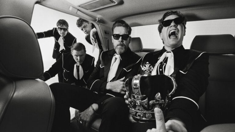 Los Hives nos sorprenden con su vibrante nuevo sencillo "Legalize Living" 2 Los Hives nos sorprenden con su vibrante nuevo sencillo "Legalize Living"