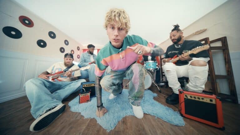MGK lanza su himno veraniego Miss Sunshine 5 MGK lanza su himno veraniego "Miss Sunshine" y todos quieren escucharlo