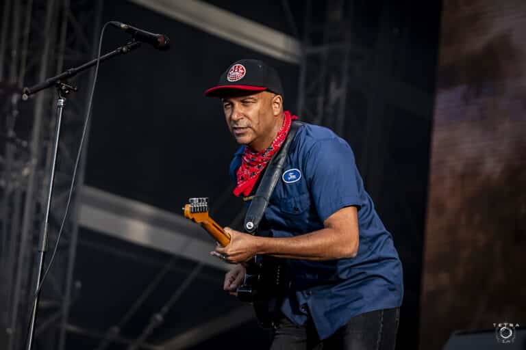 Tom Morello lanza un emotivo single en defensa de los derechos de los inmigrantes 5 Tom Morello lanza un emotivo single en defensa de los derechos de los inmigrantes que te inspirará a luchar