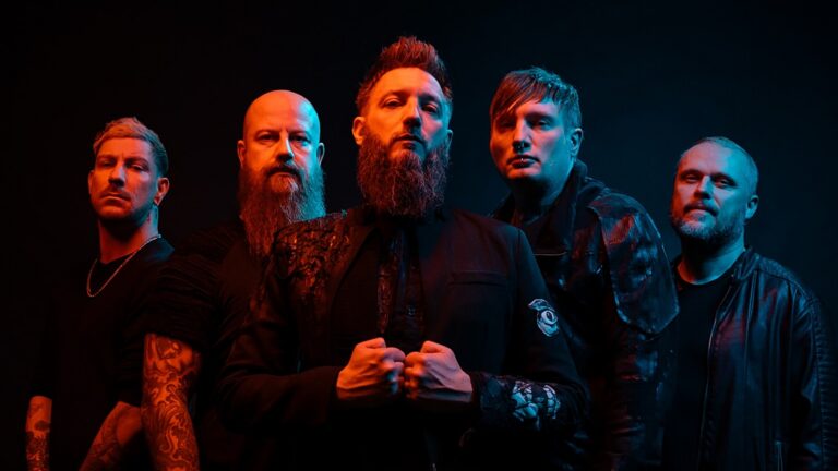 Tras siete años de ausencia, Caliban regresa con su aclamada gira Darkness Over X-Mas 1 Tras siete años de ausencia, Caliban regresa con su aclamada gira "Darkness Over X-Mas" y promete sorprender a sus fans