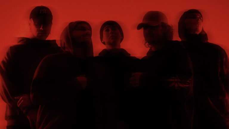 ACCVSED lanza su álbum debut Dealers of Doom 1 ACCVSED lanza su impactante álbum debut "Dealers of Doom" y promete sorprender con su propuesta musical