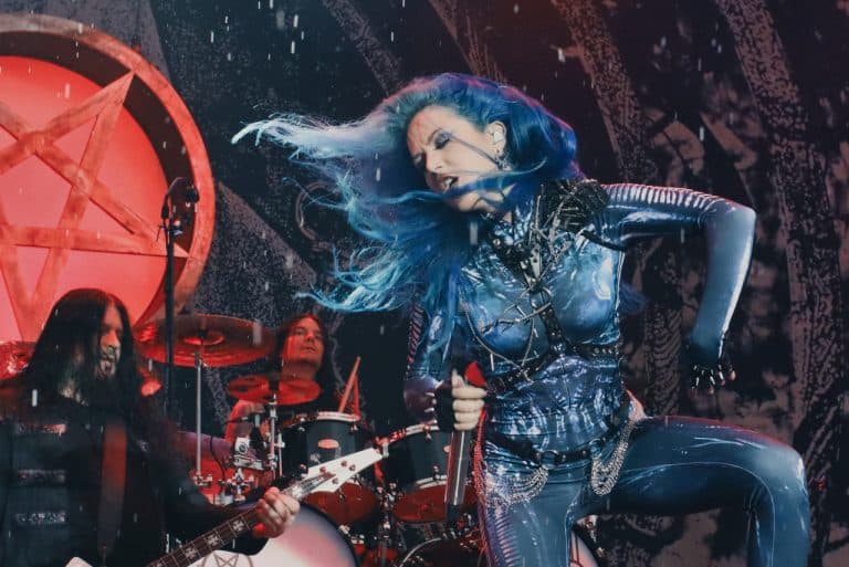 Arch Enemy lanza el videoclip de Illuminate The Path y se prepara para sus conciertos en Europa 4 Arch Enemy lanza el videoclip de Illuminate The Path y se prepara para sus conciertos en París, Lyon, Zúrich, Bruselas y Esch-sur-Alzette
