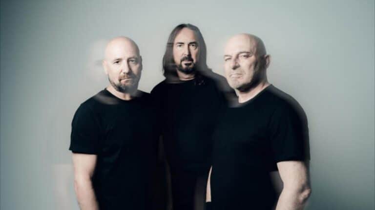 Coroner vuelve tras 30 años y sorprende con un álbum que los fans no esperaban 40 Coroner vuelve tras 30 años y sorprende con un álbum que los fans no esperaban