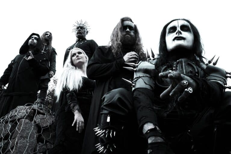 Crisis en Cradle Of Filth: Ashok despedido en medio de la gira mientras su esposa revela un ambiente tóxico tras bambalinas 5 Crisis en Cradle Of Filth: Ashok despedido en medio de la gira mientras su esposa revela un ambiente tóxico tras bambalinas
