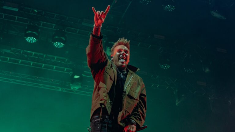Jacoby Shaddix de Papa Roach adelanta un poderoso regreso al Nu-Metal con su nuevo tema "Clickbait" 3 Jacoby Shaddix de Papa Roach adelanta un poderoso regreso al Nu-Metal con su nuevo tema "Clickbait"