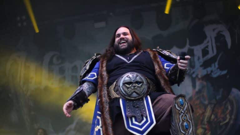La magia de Moria: Wind Rose convierte el festival en un mundo épico con cascos de enano y picas inflables 2 La magia de Moria: Wind Rose convierte el festival en un mundo épico con cascos de enano y picas inflables