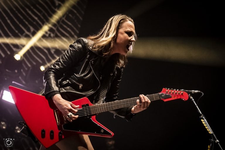 Lzzy Hale de Halestorm revela su transformación personal tras dejar el alcohol 5 Lzzy Hale de Halestorm revela su transformación personal tras dejar el alcohol