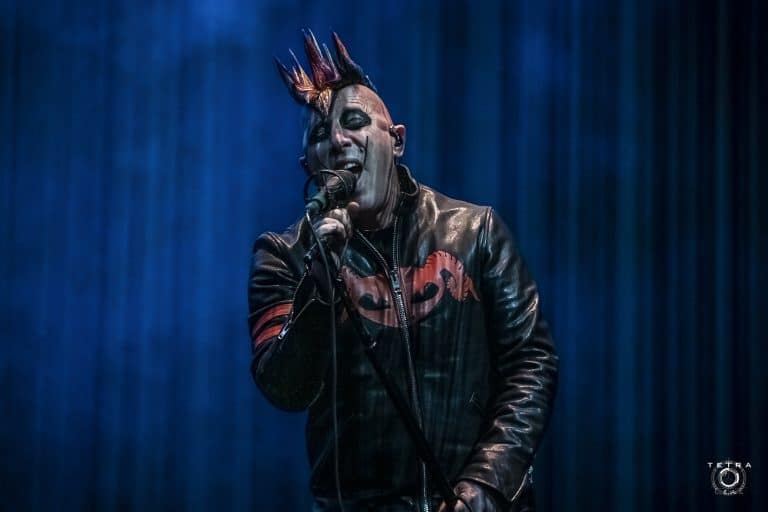 Maynard James Keenan argumenta por qué sus conciertos deberían librarse de los smartphones 4 Maynard James Keenan argumenta por qué sus conciertos deberían librarse de los smartphones y la grabación de vídeos
