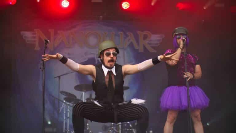 Rock The Lakes 2025: Nanowar of Steel arrasa con su deslumbrante power metal satírico 5 Rock The Lakes 2025: Nanowar of Steel arrasa con su deslumbrante power metal satírico junto al lago