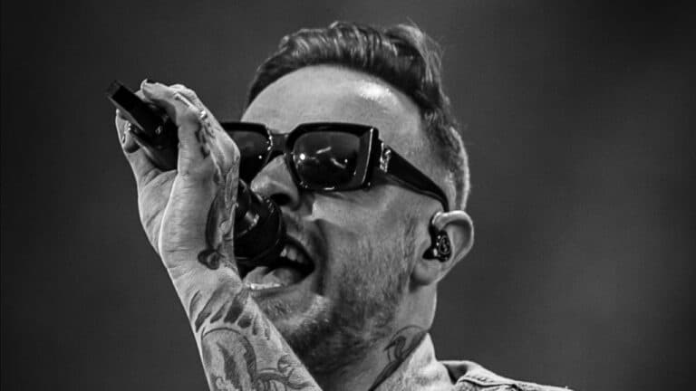 Sam Carter de Architects celebra dos años de sobriedad y lo comparte con orgullo 4 Sam Carter de Architects celebra dos años de sobriedad y lo comparte con orgullo