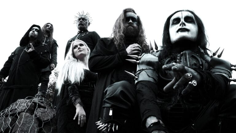 Zoe Marie Federoff sorprende dejando Cradle Of Filth en plena gira mundial 9 Zoe Marie Federoff sorprende dejando Cradle Of Filth en plena gira mundial