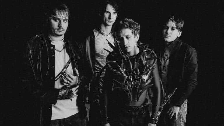 Ashen presenta Chimera, su primer álbum, y se lanza a la conquista de los escenarios franceses 5 Ashen presenta Chimera, su primer álbum, y se lanza a la conquista de los escenarios franceses