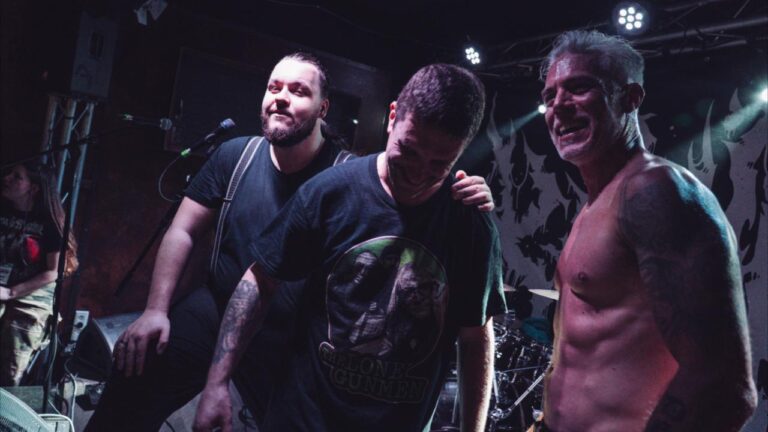 Así fue la actuación arrolladora de Death Whore en un bar de Nancy, no te pierdas su nuevo videoclip en directo 3 Así fue la actuación arrolladora de Death Whore en un bar de Nancy, no te pierdas su nuevo videoclip en directo