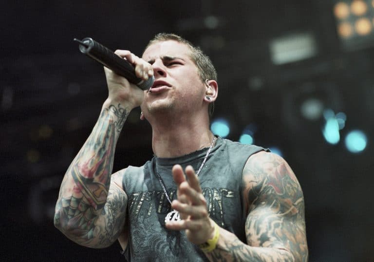 Avenged Sevenfold aplaza su gira tras la lesión vocal de M. Shadows 4 Avenged Sevenfold aplaza su gira tras la lesión vocal de M. Shadows