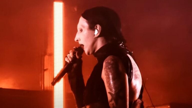Chloë Sevigny habla claro sobre el arrepentimiento tras su polémica foto con Marilyn Manson 5 Chloë Sevigny habla claro sobre el arrepentimiento tras su polémica foto con Marilyn Manson