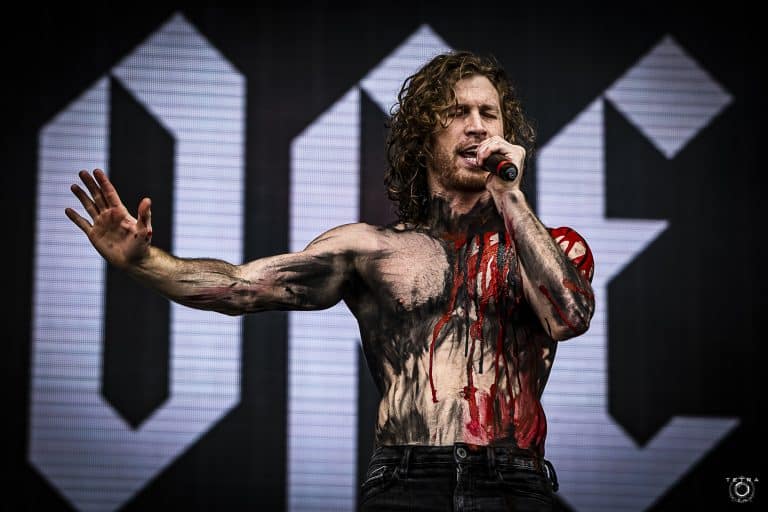 La impactante declaración de Jonny Hawkins (Nothing More) sobre las ejecuciones públicas desata una gran polémica 2 La impactante declaración de Jonny Hawkins (Nothing More) sobre las ejecuciones públicas desata una gran polémica