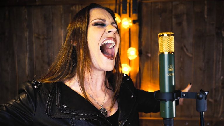 Las impactantes palabras de Floor Jansen contra las religiones organizadas no dejan indiferente a nadie 2 Las impactantes palabras de Floor Jansen contra las religiones organizadas no dejan indiferente a nadie