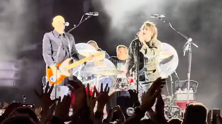 My Chemical Romance y Billy Corgan en un directo inolvidable versionando Bullet With Butterfly Wings 1 My Chemical Romance y Billy Corgan en un directo inolvidable versionando Bullet With Butterfly Wings