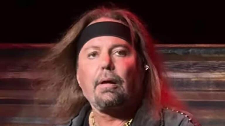 Vince Neil de Mötley Crüe relata cómo superó un infarto cerebral la noche de Navidad y tuvo que aprender a andar de nuevo 2 Vince Neil de Mötley Crüe relata cómo superó un infarto cerebral la noche de Navidad y tuvo que aprender a andar de nuevo