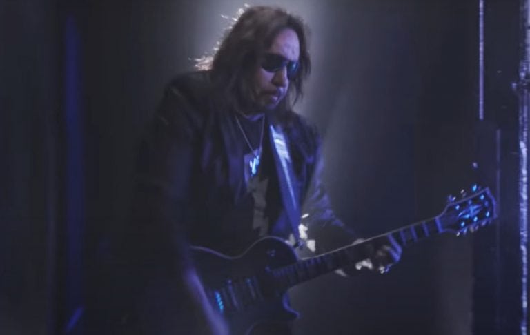 Así despide el mundo del rock a Ace Frehley, el legendario guitarrista original de Kiss 2 Así despide el mundo del rock a Ace Frehley, el legendario guitarrista original de Kiss
