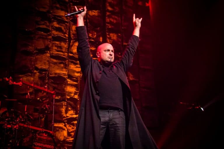 David Draiman sorprende al público belga con un mensaje contundente tras la cancelación del concierto de Disturbed 4 David Draiman sorprende al público belga con un mensaje contundente tras la cancelación del concierto de Disturbed