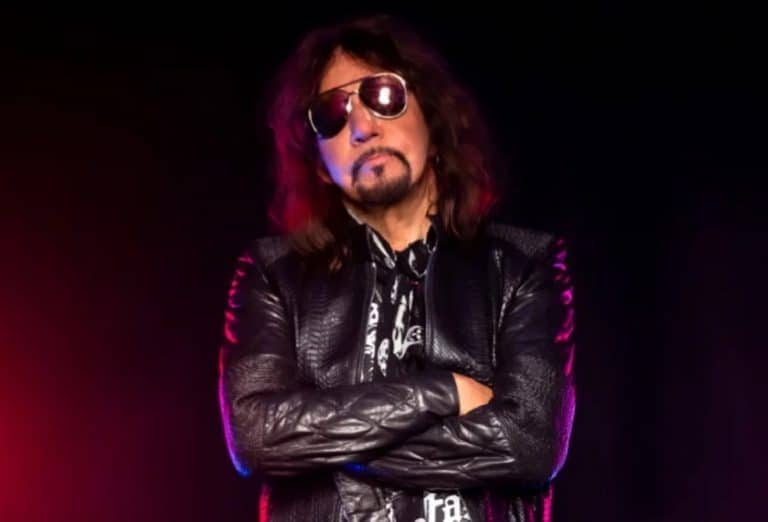 Emotivo adiós a Ace Frehley: los miembros de Kiss se reencuentran en su despedida 5 Emotivo adiós a Ace Frehley: los miembros de Kiss se reencuentran en su despedida