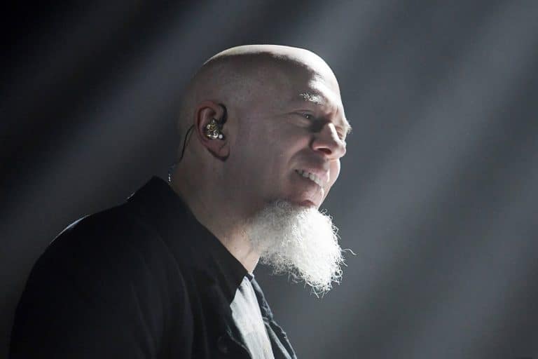 La reflexión de Jordan Rudess sobre si deberíamos dejar los móviles fuera de los conciertos 5 La reflexión de Jordan Rudess sobre si deberíamos dejar los móviles fuera de los conciertos