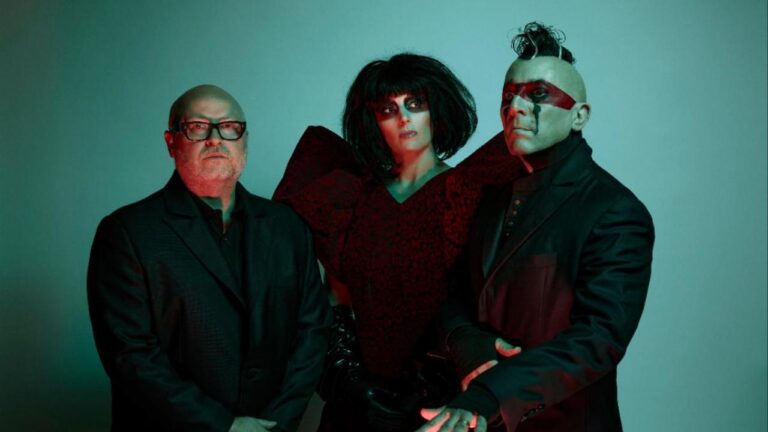 Maynard James Keenan y Puscifer presentan Normal Isn’t, su esperado quinto álbum con adelanto incluido 4 Maynard James Keenan y Puscifer presentan Normal Isn’t, su esperado quinto álbum con adelanto incluido