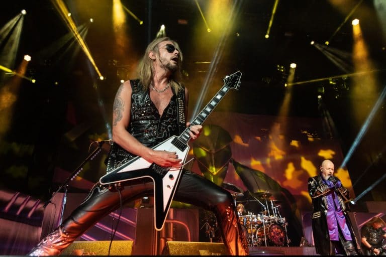 Richie Faulkner revela la dificultad y emoción de tocar en directo las impresionantes guitarras de Painkiller en su 35 aniversario 2 Richie Faulkner revela la dificultad y emoción de tocar en directo las impresionantes guitarras de Painkiller en su 35 aniversario