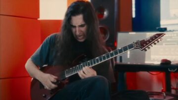 Spiro Dussias conquista a los grandes de la guitarra con su talento fuera de serie