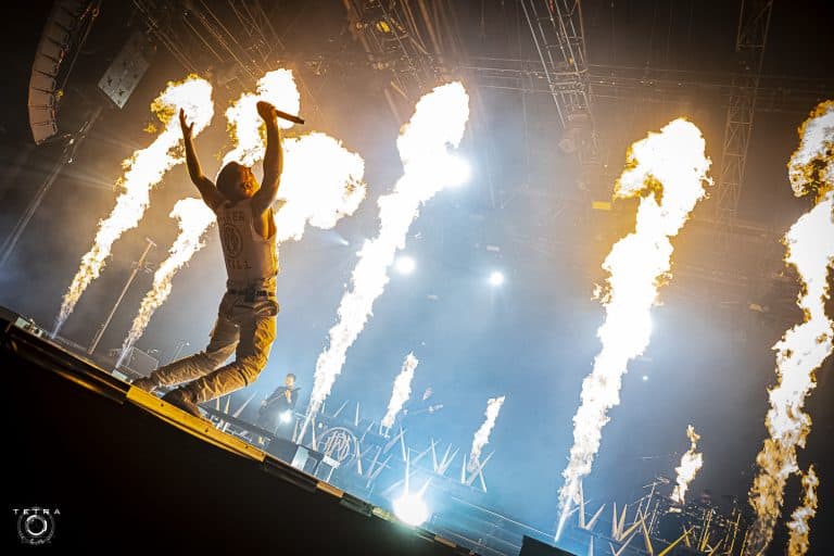 Winston McCall de Parkway Drive supera a Tom Cruise con una acrobacia alucinante en Sídney 2 Winston McCall de Parkway Drive supera a Tom Cruise con una acrobacia alucinante en Sídney