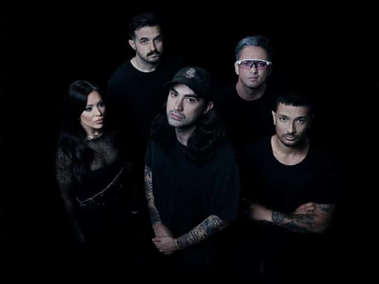 Alex Reade de Make Them Suffer se ve obligada a abandonar el escenario en pleno concierto por motivos de salud 1 Alex Reade de Make Them Suffer se ve obligada a abandonar el escenario en pleno concierto por motivos de salud