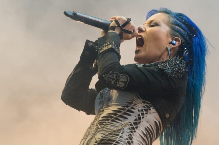 Alissa White-Gluz agradece el cariño recibido tras su salida de Arch Enemy 2 Alissa White-Gluz agradece el cariño recibido tras su salida de Arch Enemy