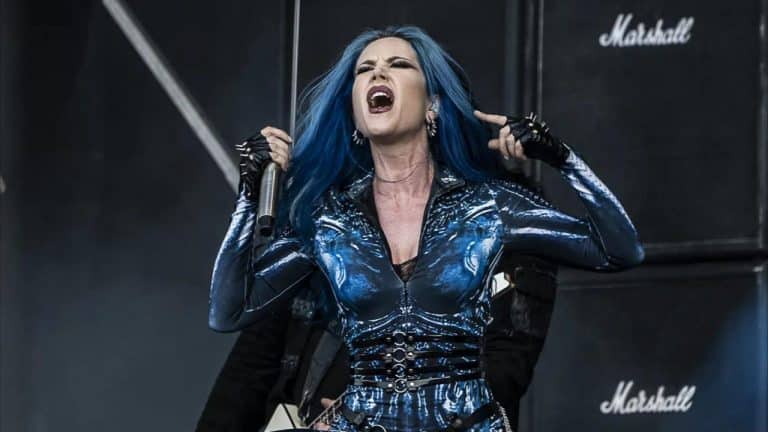 Alissa White-Gluz se despide de Arch Enemy tras 12 años y promete novedades que no te querrás perder 2 Alissa White-Gluz se despide de Arch Enemy tras 12 años y promete novedades que no te querrás perder