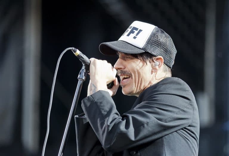 Anthony Kiedis sorprende luciendo un chándal de lujo de Cradle of Filth valorado en más de 2.000 euros 4 Anthony Kiedis sorprende luciendo un chándal de lujo de Cradle of Filth valorado en más de 2.000 euros