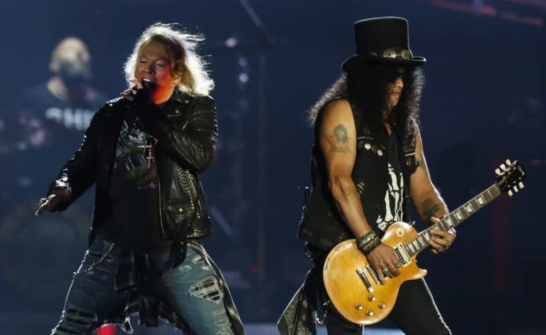 Guns N Roses deslumbra Los Ángeles con un espectáculo de 500 drones para revelar su gira mundial de 2026 3 Guns N Roses deslumbra Los Ángeles con un espectáculo de 500 drones para revelar su gira mundial de 2026