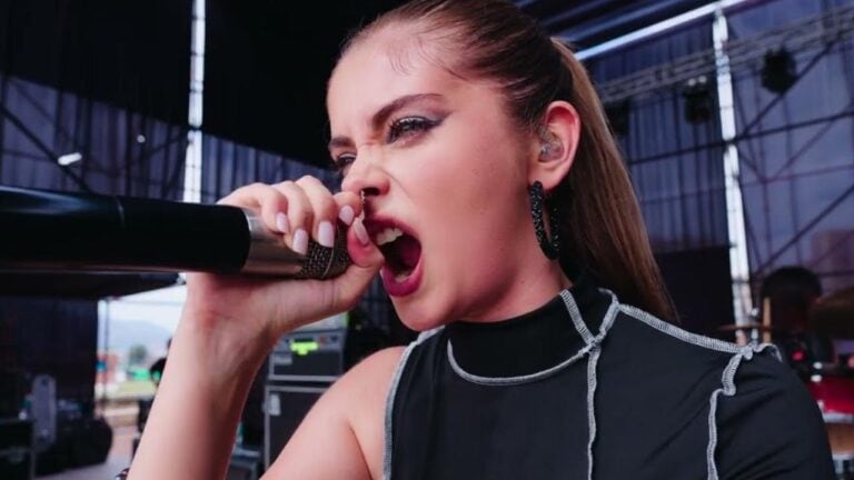 Ignacia Fernández (Decessus) se lanza de lleno: Prefiero equivocarme apostando por mi propia música 2 Ignacia Fernández (Decessus) se lanza de lleno: Prefiero equivocarme apostando por mi propia música