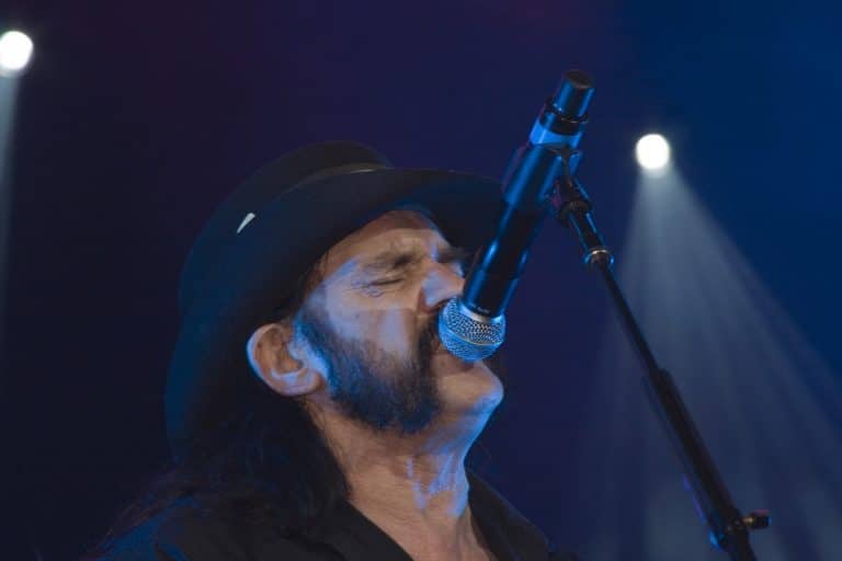 Lemmy de Motörhead y sus excesos hasta el final contados por quienes mejor le conocieron 2 Lemmy de Motörhead y sus excesos hasta el final contados por quienes mejor le conocieron