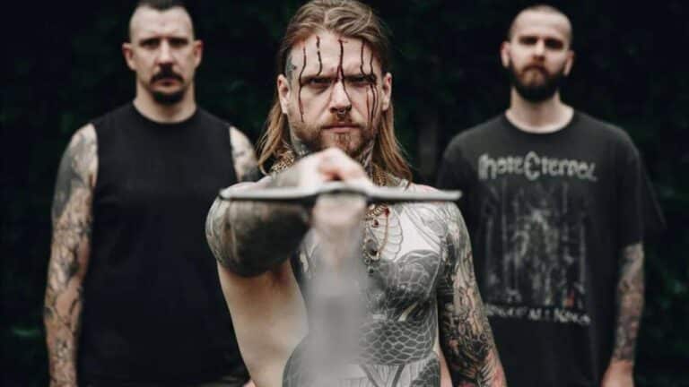 Kyle Rasmussen de Vitriol sorprende con un manifiesto satírico tras la ruptura del grupo 39 Kyle Rasmussen de Vitriol sorprende con un manifiesto satírico tras la ruptura del grupo