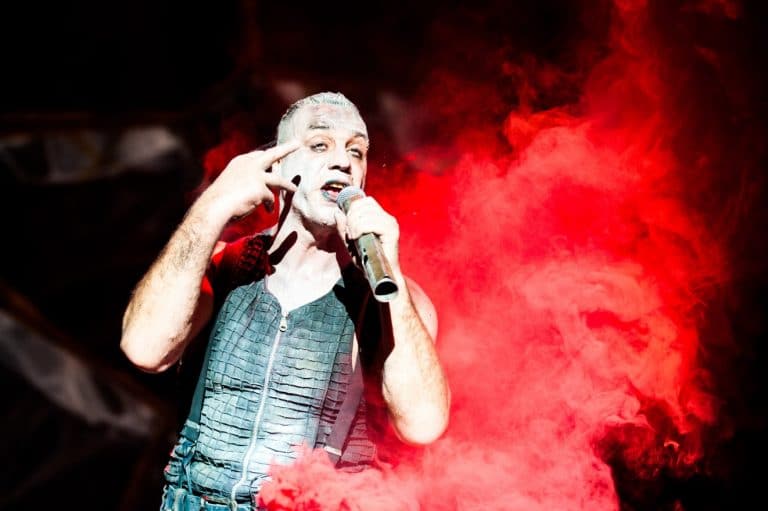 Till Lindemann sorprende con su nuevo y provocador videoclip en solitario 2 Till Lindemann sorprende con su nuevo y provocador videoclip en solitario
